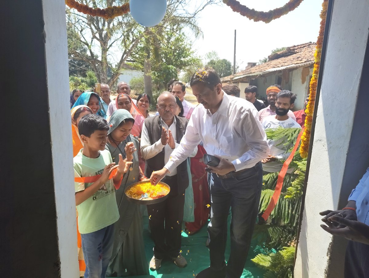 Ribbon-cutting at the inauguration of the Ubantu Happiness Centre, Ghiwahi village, Sonbhadra